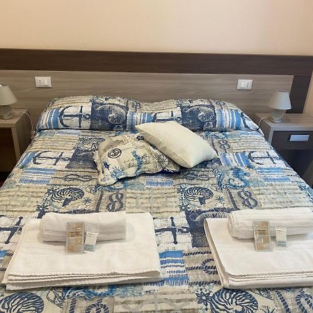 Good Night Moon Hotel La Spezia Bagian luar foto