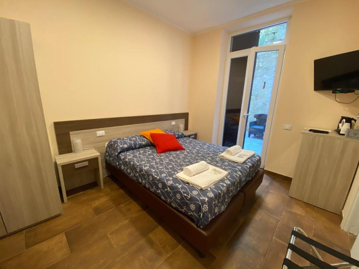 Good Night Moon Hotel La Spezia Bagian luar foto