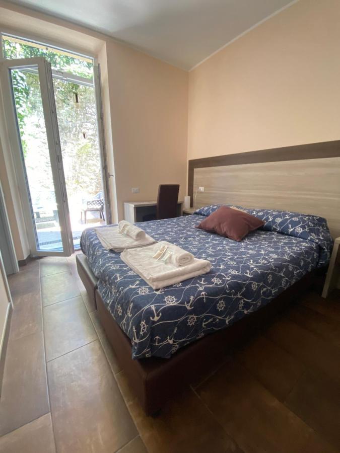 Good Night Moon Hotel La Spezia Bagian luar foto