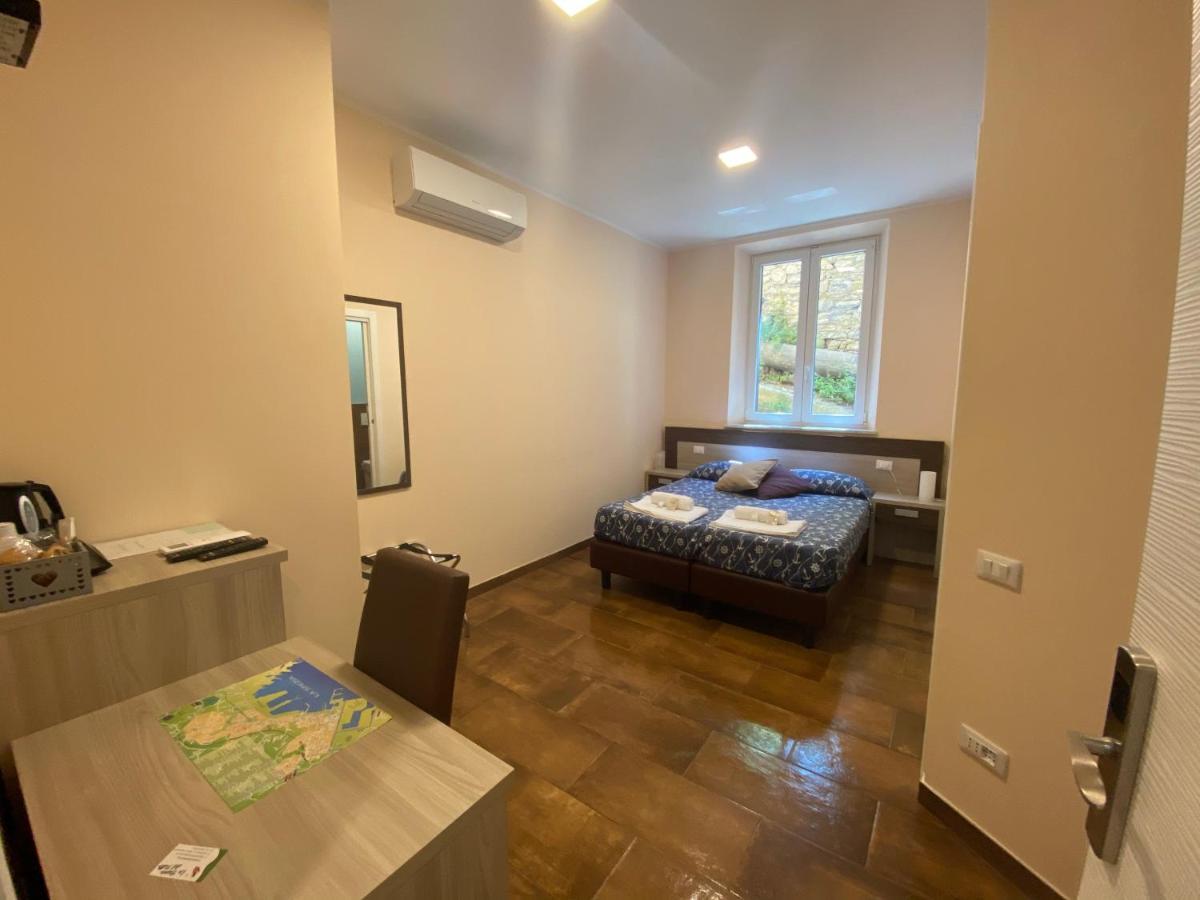 Good Night Moon Hotel La Spezia Bagian luar foto