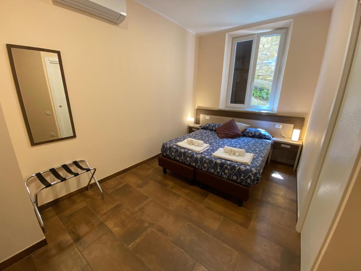 Good Night Moon Hotel La Spezia Bagian luar foto