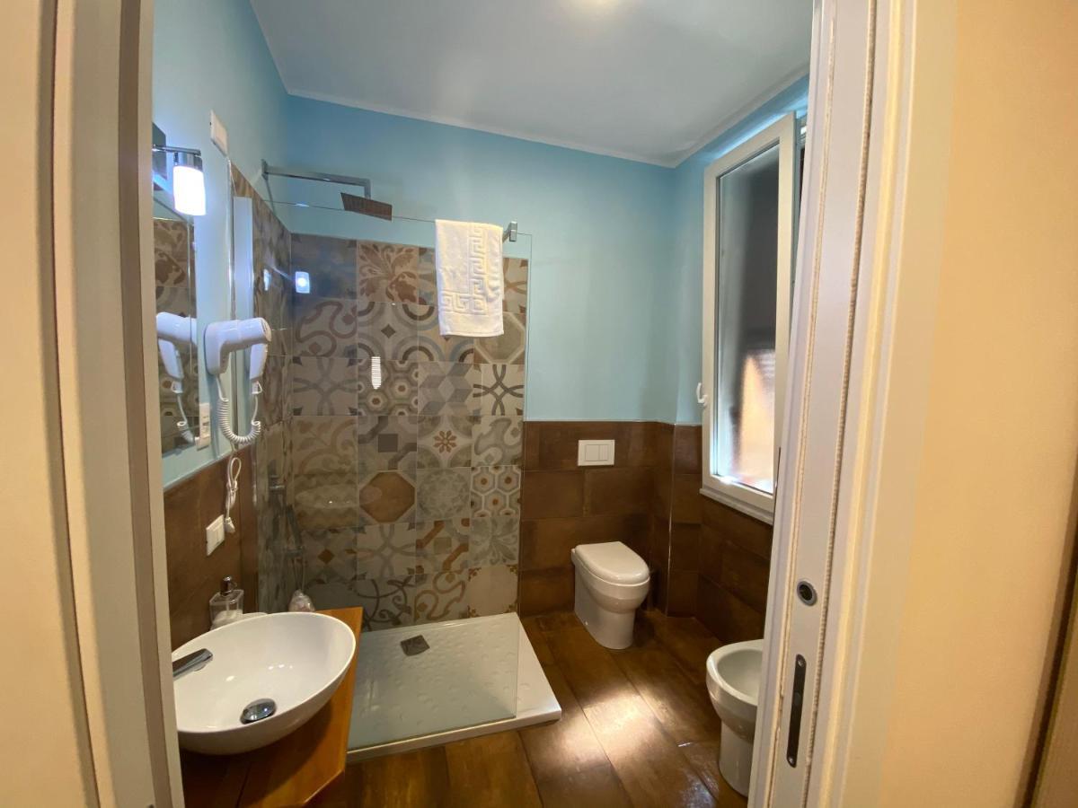 Good Night Moon Hotel La Spezia Bagian luar foto
