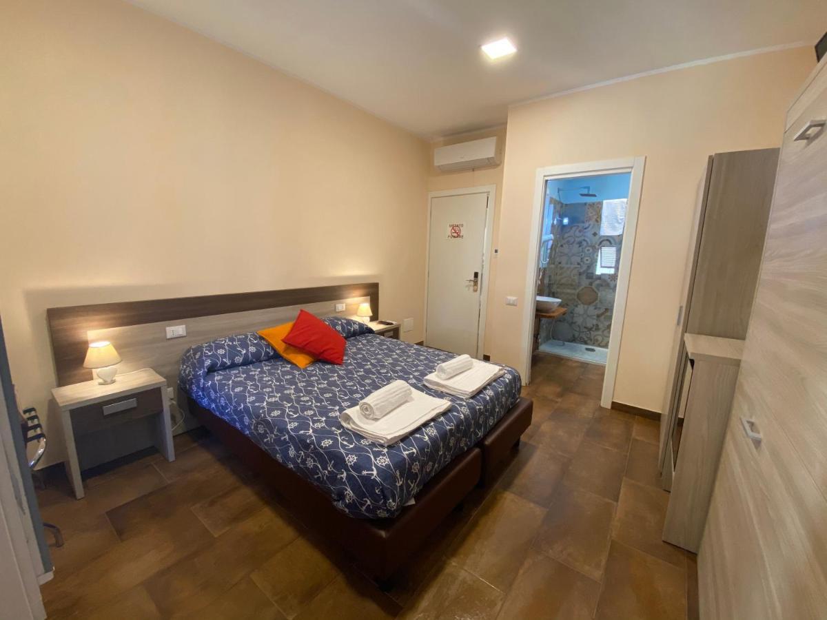 Good Night Moon Hotel La Spezia Bagian luar foto