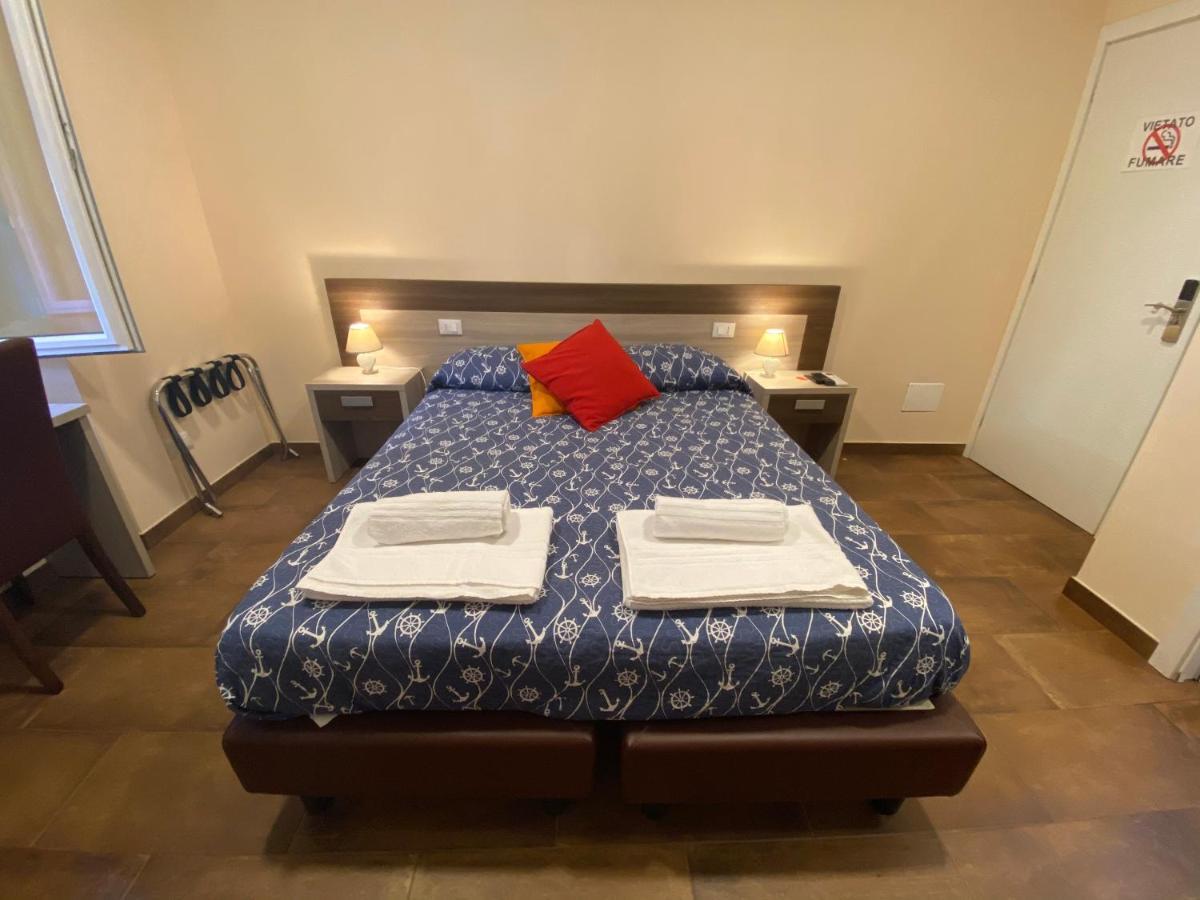 Good Night Moon Hotel La Spezia Bagian luar foto