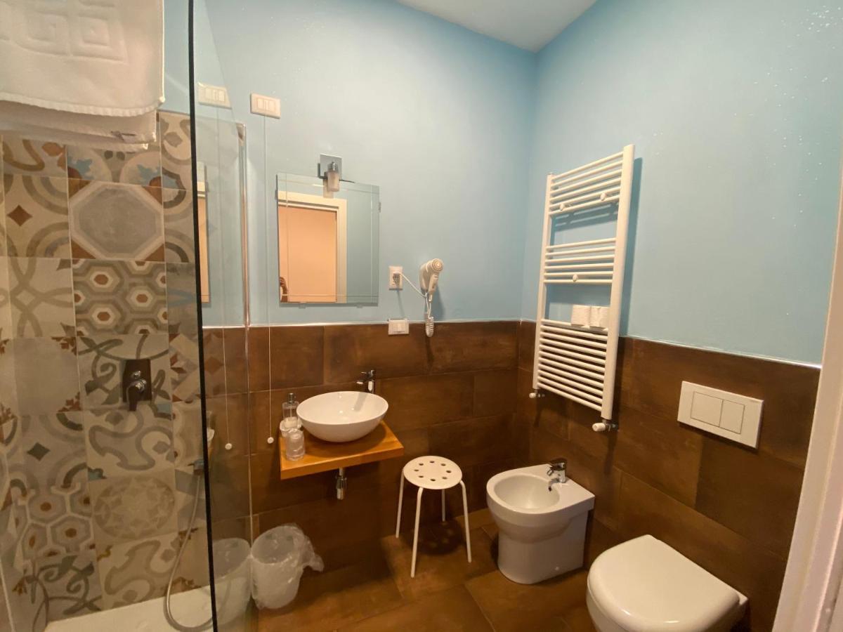 Good Night Moon Hotel La Spezia Bagian luar foto