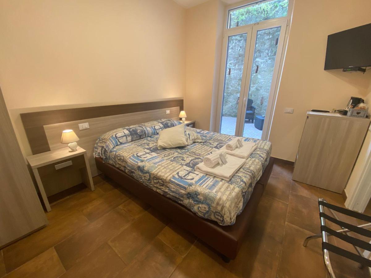Good Night Moon Hotel La Spezia Bagian luar foto