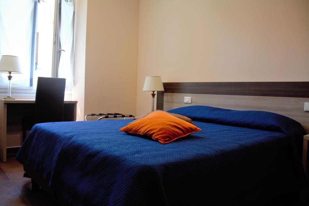 Good Night Moon Hotel La Spezia Bagian luar foto